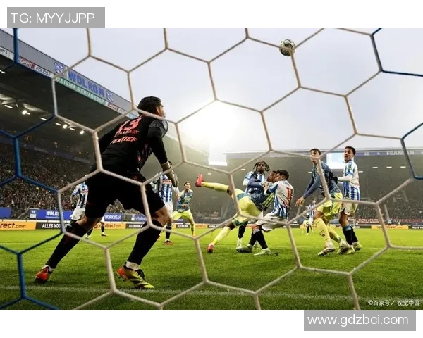 十年风云变幻 足球球星巅峰对决与成就对比分析